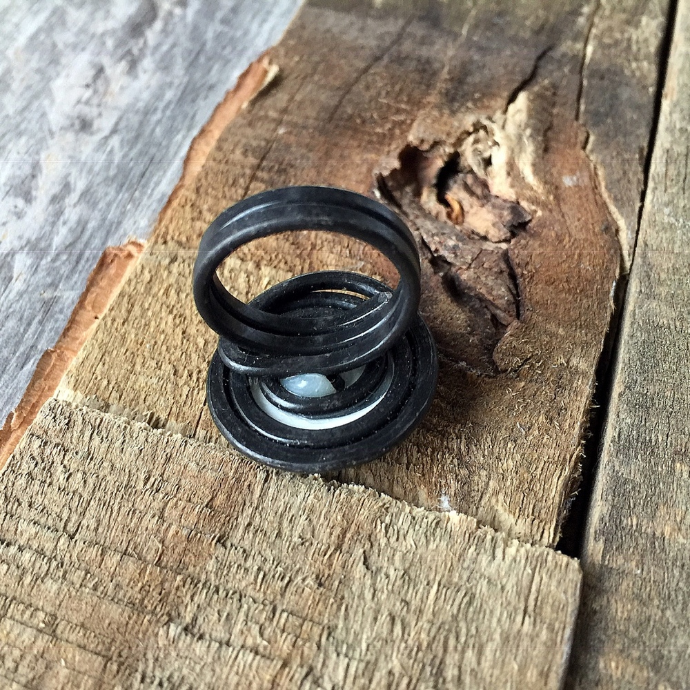 Women’s Ring - Picture 4 of 8